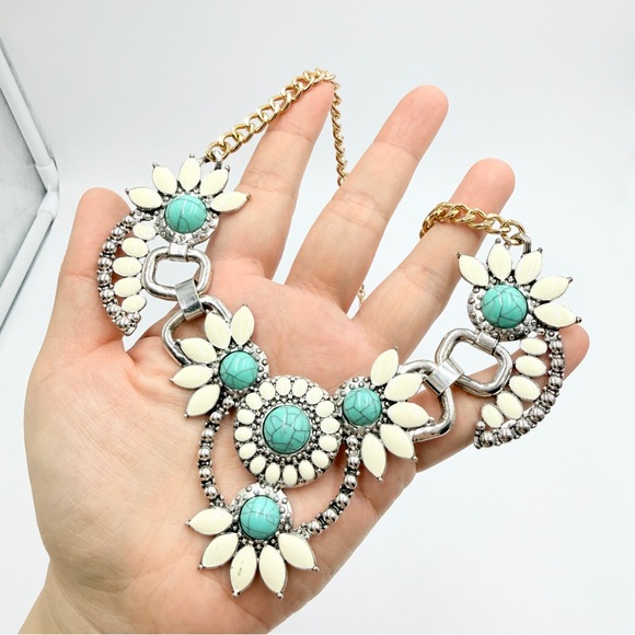 NWT Turquoise Statement Necklace Gold Chain Ivory Floral Bib Necklace - Picture 8 of 9